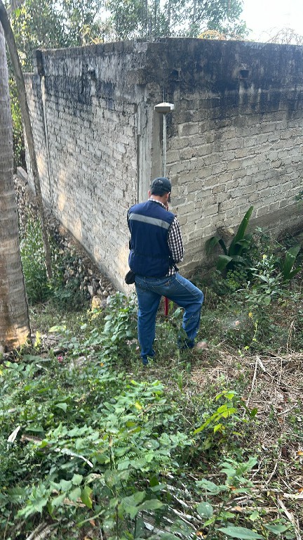 Topógrafos en trabajo de campo